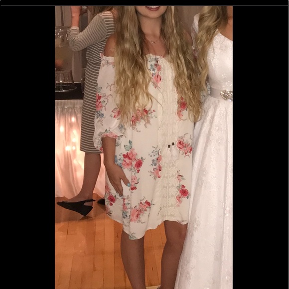 Off the shoulder // Dress• - Picture 1 of 4